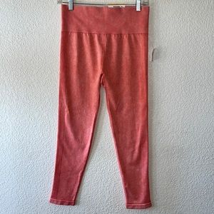 Women’s activewear leggings size Large